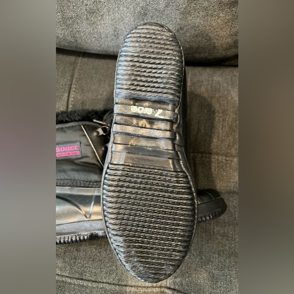 Sorel lined waterproof black size 7 women’s snow boot - Picture 4 of 6